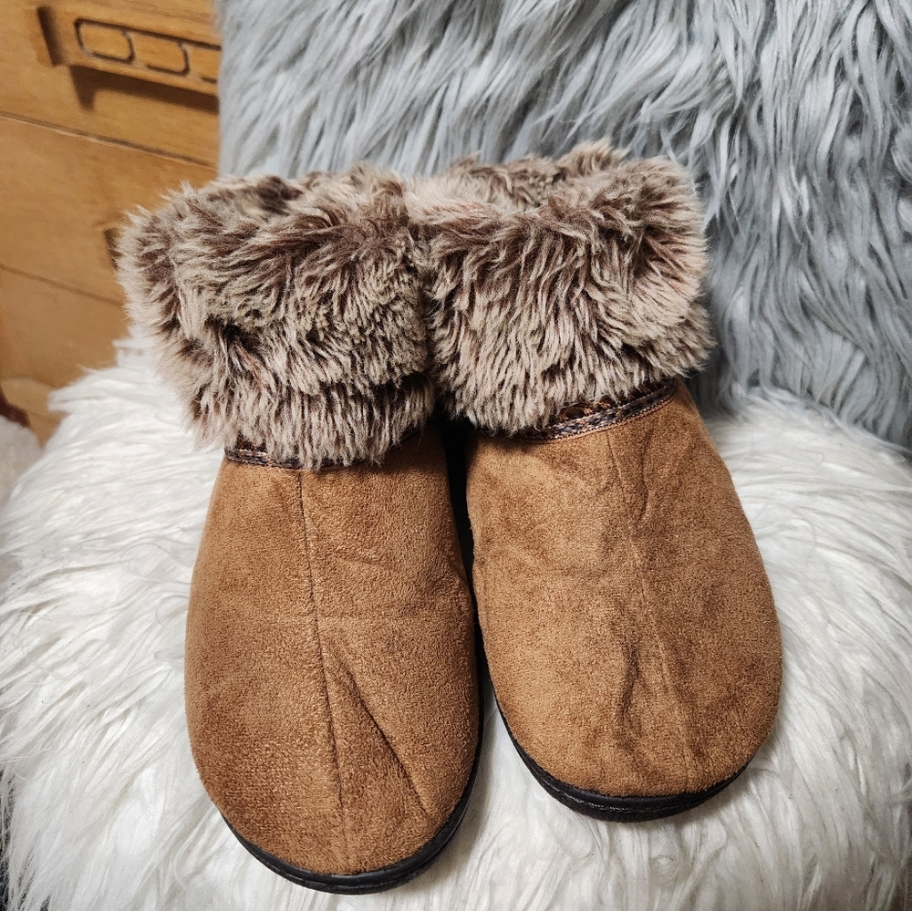 Isotoner/ Microsuede Slippers - Picture 3 of 6